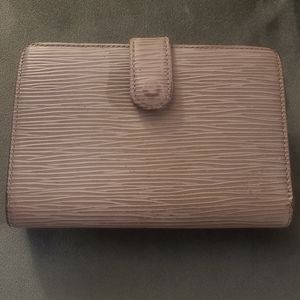 LV Epi kisslock wallet in unique lavendar/gray